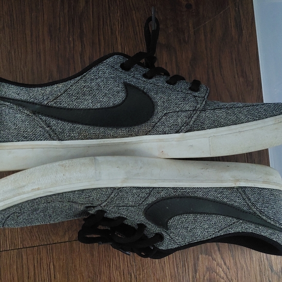 Men's Nikes size 11 - Picture 2 of 6